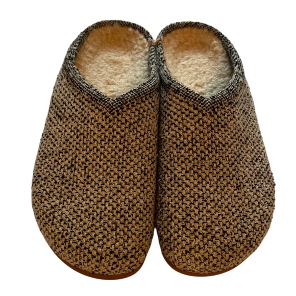 SOLD!!!!! Rothy's The Cozy Clog Black and White Vegan Women's Slippers - Picture 4 of 10